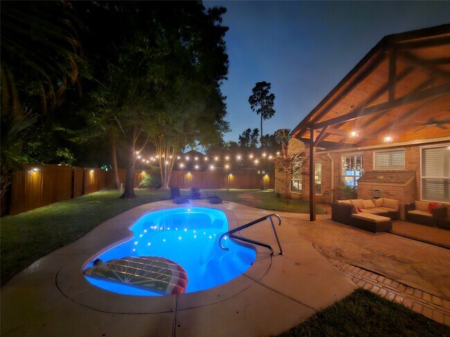 Foto del edificio - 14422 Light Falls Ct