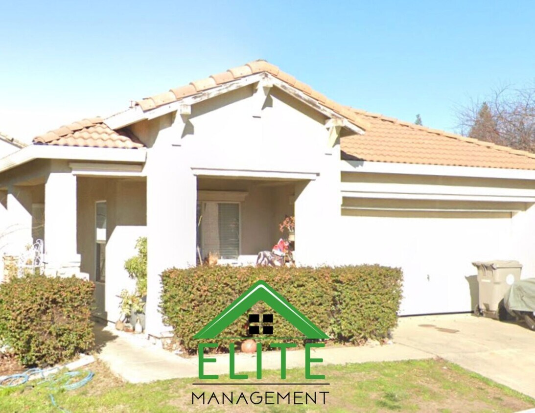 Foto principal - Charming 3 Bedroom, 2 Bath Home in Prime S...