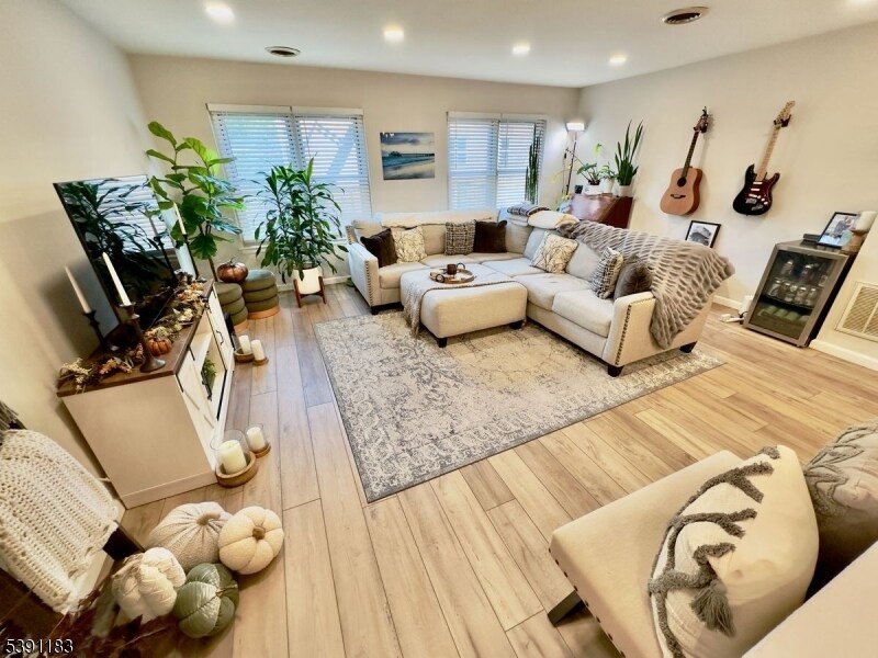 Foto principal - 361 Claremont Ave