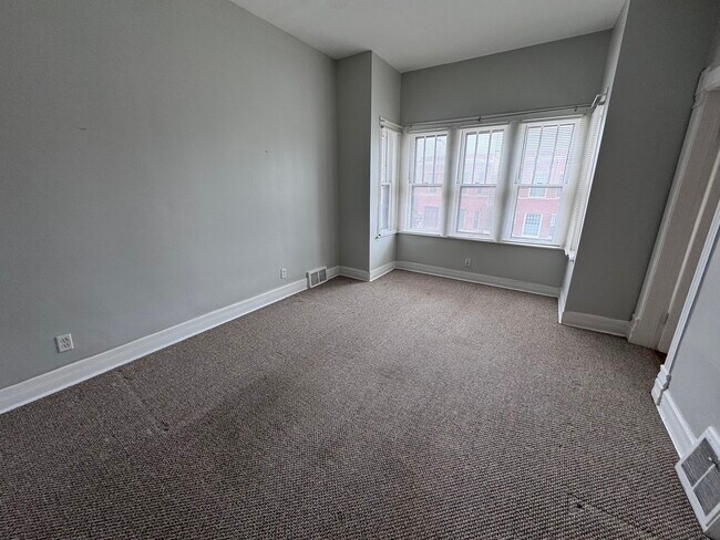 Foto del edificio - 2454 W Diversey Ave