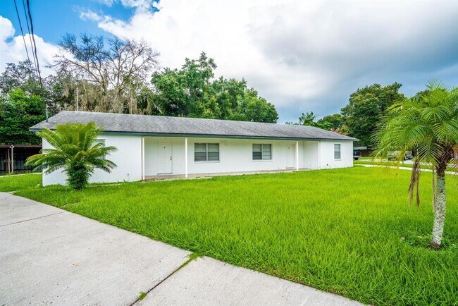 Foto del edificio - 6913 Mathers Ln
