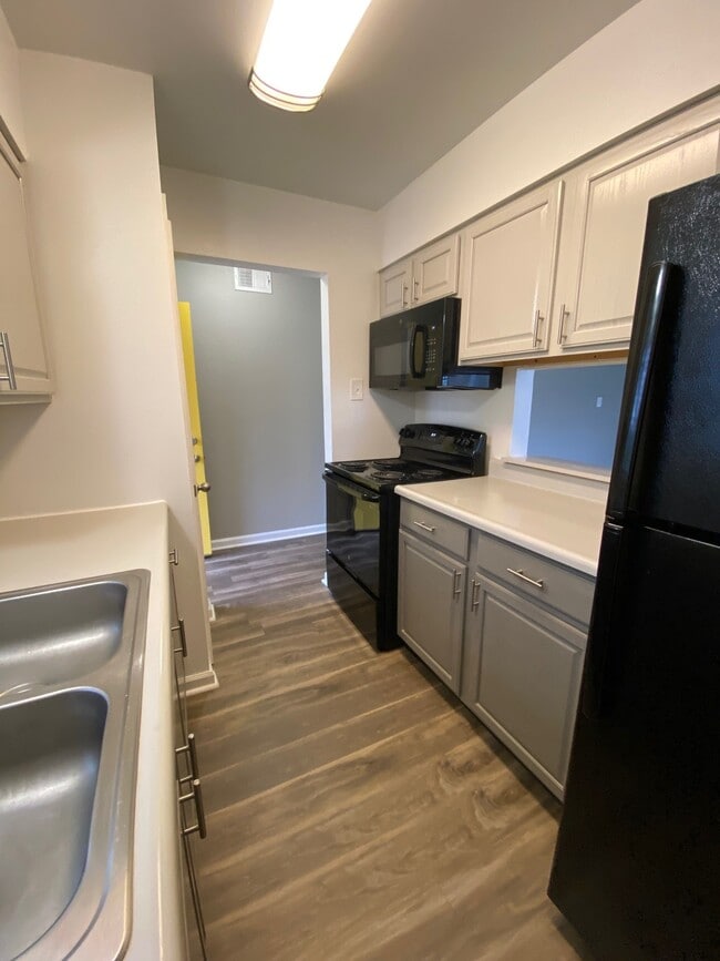 Building Photo - Arlington Apartments