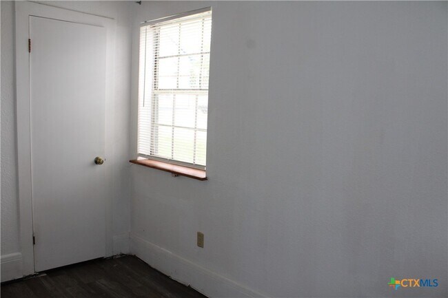 Building Photo - 1306 S 45th St