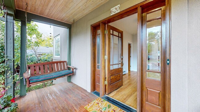 Foto del edificio - Stunning 2B/2B Home with Loft-Available Ma...