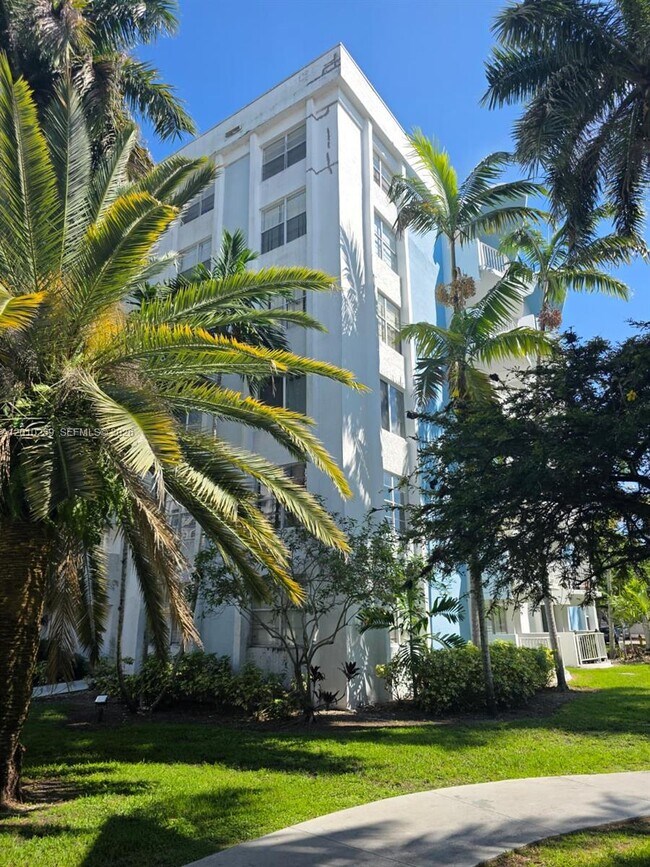 Foto del edificio - 496 NW 165th St