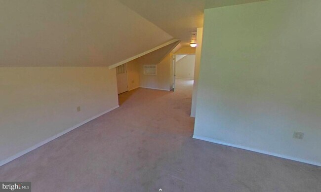 Building Photo - 216 Sinking Springs Ln