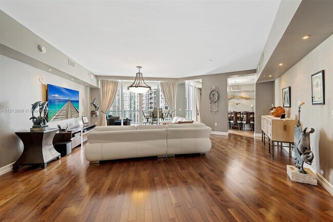 Building Photo - 333 Las Olas Way