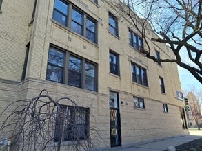 Building Photo - 3149 W Wellington Ave