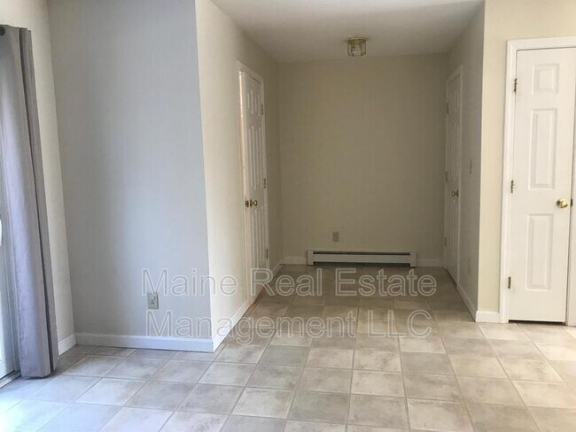 Foto del edificio - 18 Patrick Dr