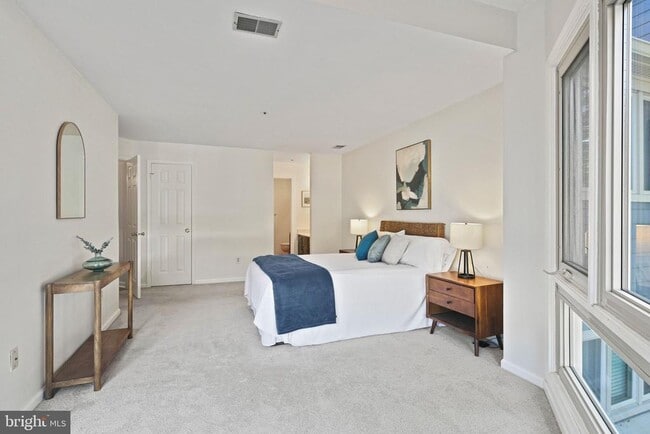 Building Photo - 5006 Dorsey Hall Dr