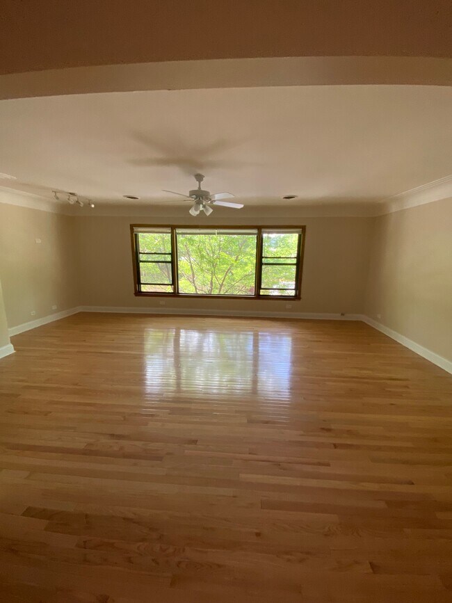 4804 W Rosemont Ave Unit 2, Chicago, IL 60646 Apartments in Chicago