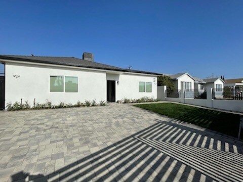 Building Photo - 9158 Morehart Ave