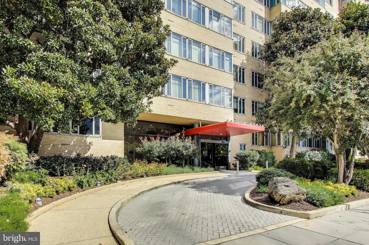 Foto principal - 1711 Massachusetts Ave NW