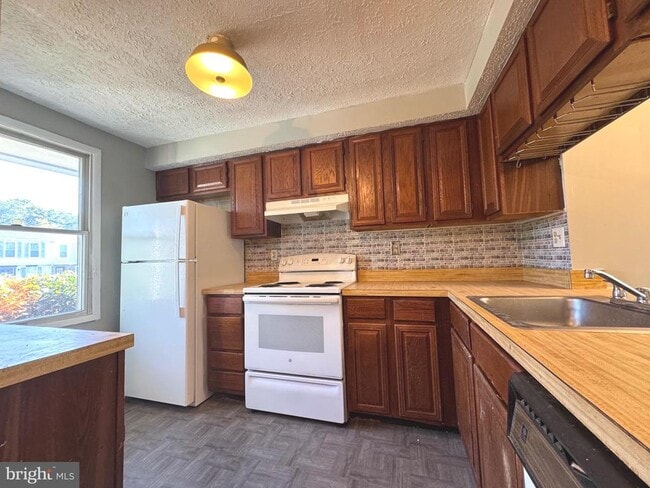 Building Photo - 95 Stillwood Cir