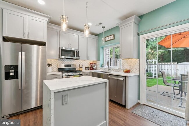 Building Photo - 7180 Westfield Ct