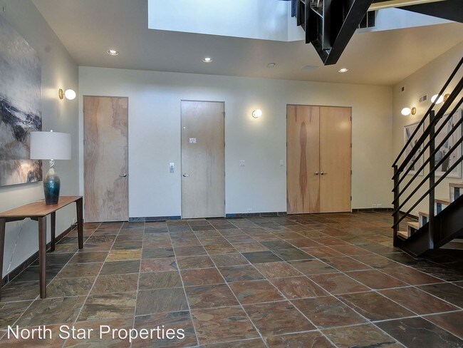 Building Photo - 4 br, 5 bath House - 5525 SW Woods Ct.