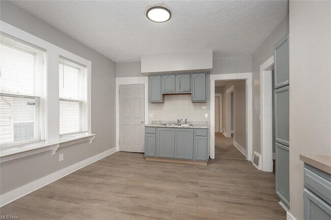 Foto del edificio - 5614 Drake Ave