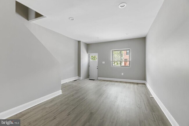 Building Photo - 127 S Eaton St