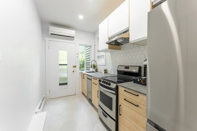 Building Photo - 8821 Rue Lajeunesse
