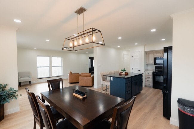 Building Photo - Beautiful Home Located in Blacksburg