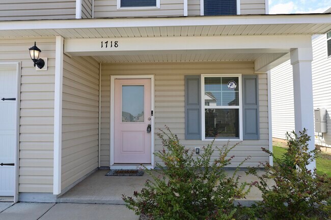 Building Photo - 1718 Canopy Dr