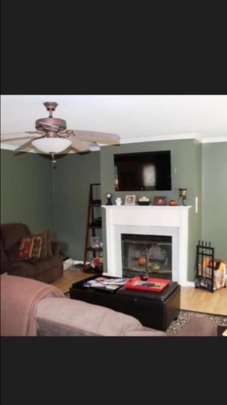 Primary Photo - 25 Colonial Ct