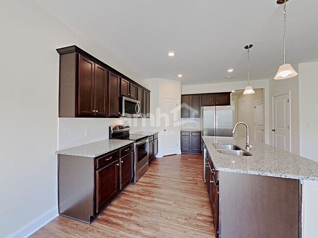 Foto del edificio - 4028 Birchfield Pl