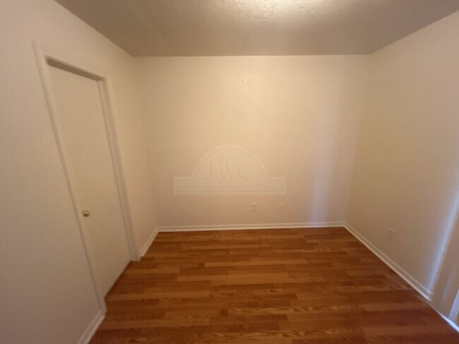 Building Photo - 2718 Terrace Dr