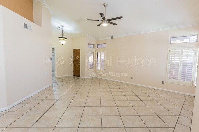Building Photo - 7421 S Kachina Dr