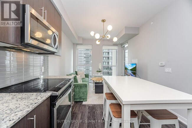 Photo du bâtiment - 4055-4055 Parkside Village Dr