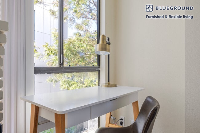 Building Photo - 747 Gayley Ave