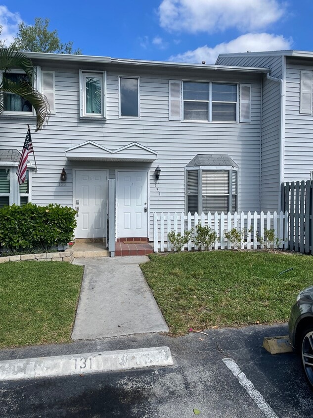 Foto principal - 131 SW 3rd St