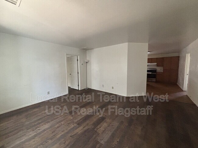 Building Photo - 625 S Fountaine St