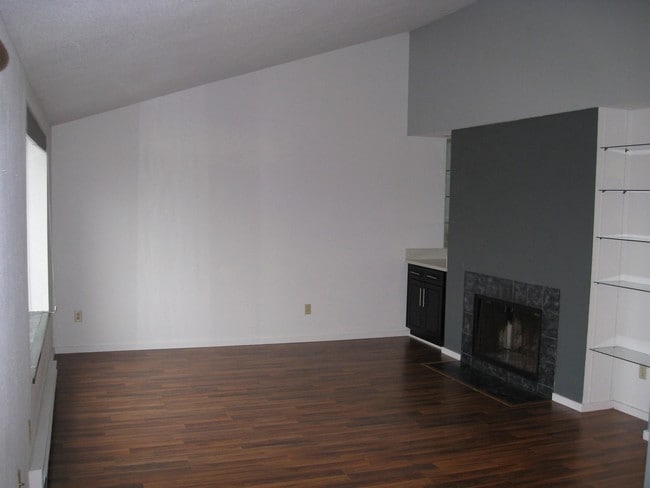 Building Photo - 1301 S Puget Dr