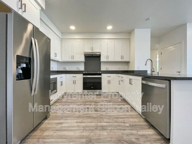 Foto del edificio - 42111 Osgood Rd