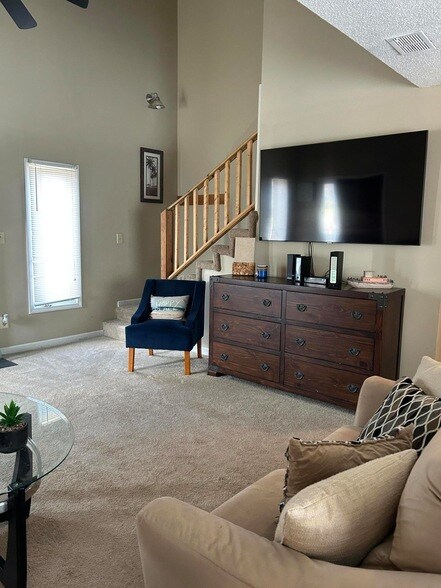 Foto del edificio - 35 Foxcroft Ln