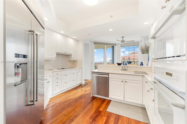 Foto del edificio - 13627 Deering Bay Dr