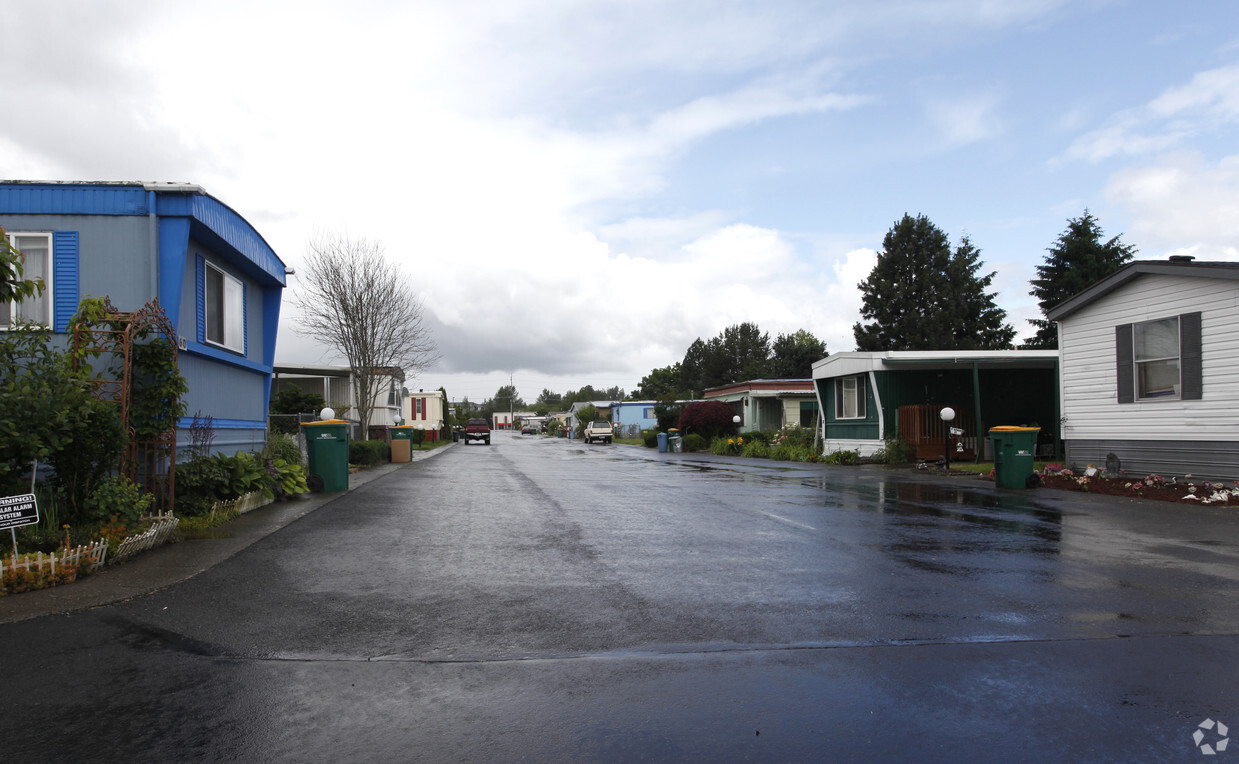 Primary Photo - Poplar Mobile Manor