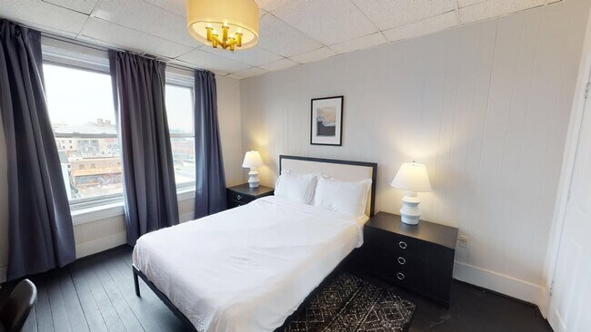 Building Photo - 7 Linden St