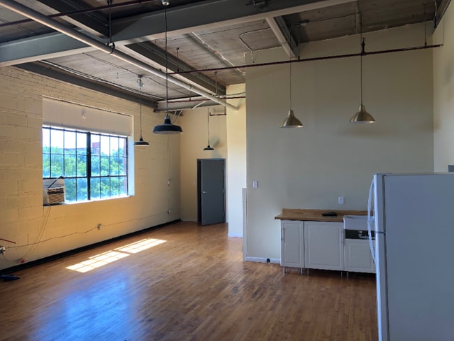 Building Photo - 1417 Kemper St