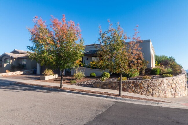 Building Photo - Stunning 4 bedroom, 2,5 bath home in West ...