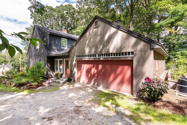 Building Photo - 4 Hillrise Ln