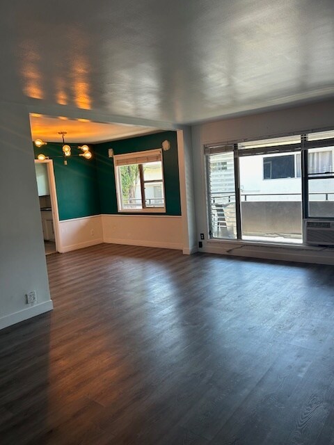 Foto del edificio - 1226 N Harper Ave