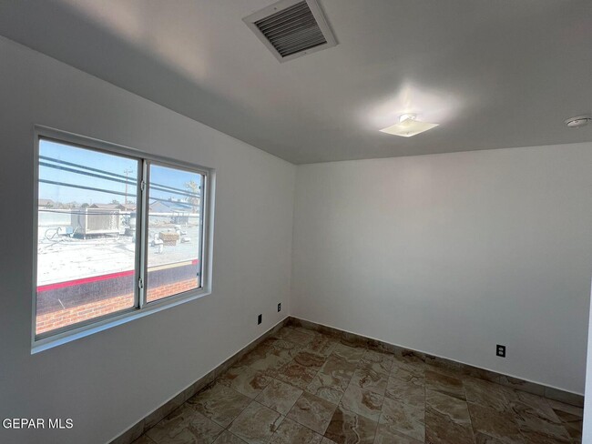 Building Photo - 540 N Yarbrough Dr