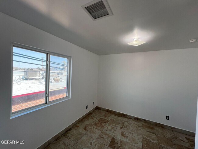 Foto del edificio - 540 S Yarbrough Dr