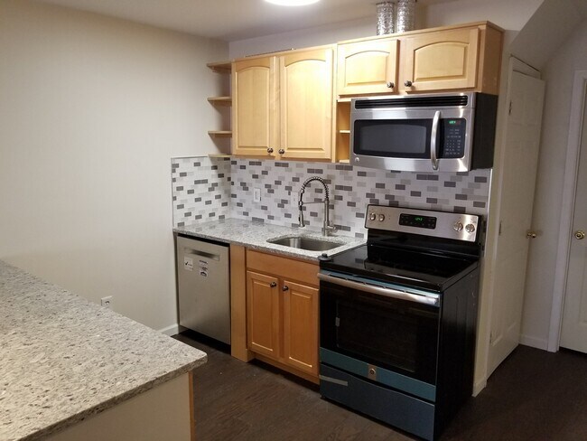 Foto del edificio - 10006 Juniper Drive