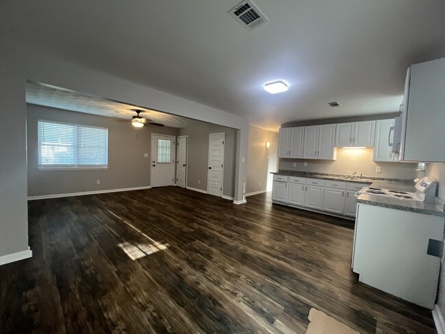 Building Photo - 1004 Edgewood Ln