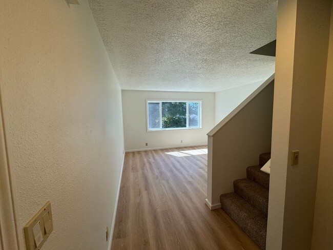 Building Photo - 708 NE Avery St