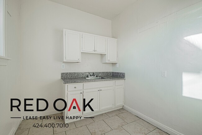 Foto del edificio - 1000 S Grand View St
