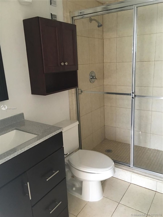 Foto del edificio - 6701 NW 169th St